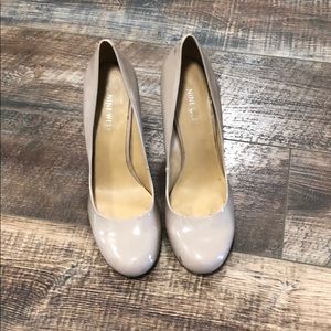 Nine West nude pumps